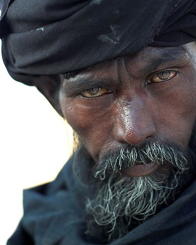 Khurshid Alam (by Fayyaz Ahmed) Karachi, pakistan Intense Eyes, Tuareg People, African People, Foto Art, Many Faces, Human Face, People Of The World, World Cultures, Interesting Faces