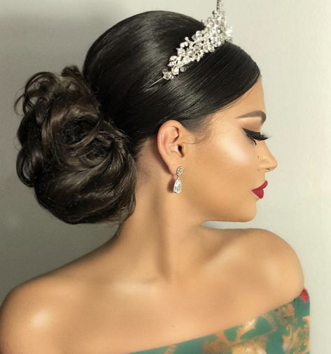 Hair Mask At Home, Big Bun Hair, Bridal Hair Buns, Quinceanera Hairstyles, Bridal Hair Inspiration, Bridal Hair Updo, Wedding Makeup Looks, Hair Healthy, Bridal Updo