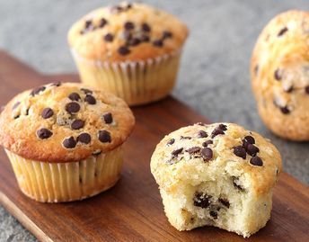 Moist Banana Chocolate Chip Muffins, Homemade Chocolate Chip Muffins, Carrot Cake Muffin Recipe, Weight Watchers Muffins, Dessert Ww, Bunny Bread, Biscuits Diététiques, Chocolate Chip Muffin Recipe, Pane Dolce