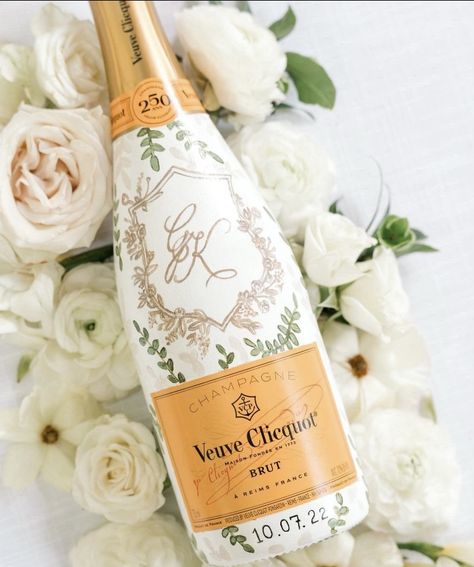 Painted Wine Bottles Wedding Gift, Painted Wine Bottles For Wedding, Painted Champagne Bottle Bride, Champagne Bottle Painting Wedding, Hand Painted Champagne Bottle Engagement, Engagement Wine Bottle, Veuve Bottle Painting, Hand Painted Champagne Bottle Wedding, Painted Champagne Bottle Wedding Gift