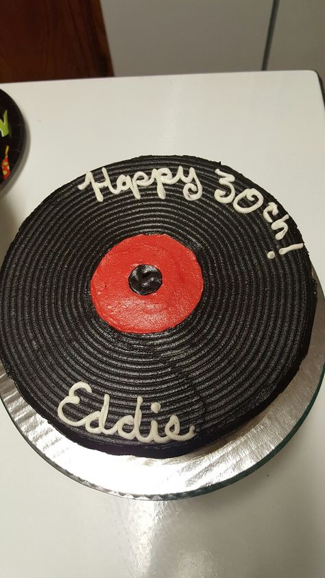 Vinyl Record Cake Ideas, Vinyl Record Birthday Cake, Vinyl Cake Ideas, 80s Rock Cake, Vinyl Birthday Cake, Record Cake Ideas, Vinyl Cookies, Disco Party Cake Ideas, Turn Table Cake