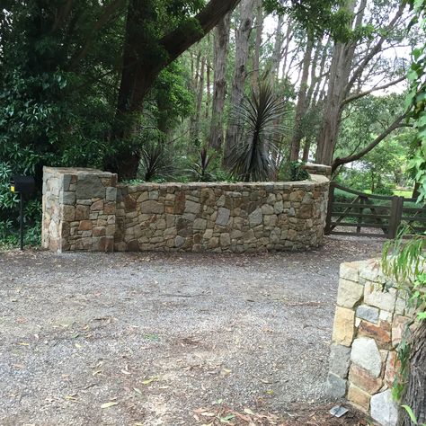 Rock Gate Entrance, Privacy Fencing Ideas, Cottage Homestead, Landscaping Entrance, Fence Driveway, Entrance Walls, Farm Gates, Old Farmhouses, Little Castle