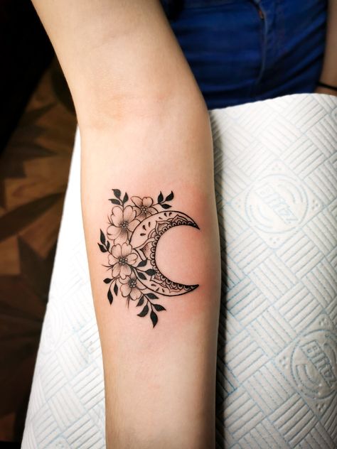 Mandala moon tattoo with flowers. Forearm tattoo by Matheo Tattoos Moon And Flower Tattoo Cover Up, Forearm Moon Tattoo Women, Small Mandala Tattoo For Women, Moon Tattoo Designs For Women Arm, Moon Hand Tattoos For Women, Forearm Moon Tattoo, Palm Sized Tattoos For Women, Mandala Flower Tattoos Forearm, Girl Forearm Tattoos