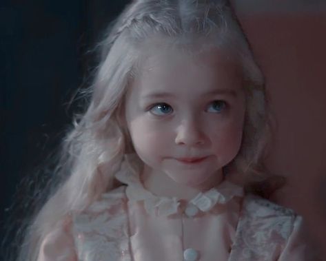 Targaryen Child, Guy Oc, Child Oc, Daena Targaryen, Fantasy Story Ideas, Blonde Kids, Dark Blue Eyes, Targaryen Art, Targaryen Aesthetic