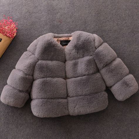 32840548025

Autumn Winter Girls Faux Fox Fur Coat Children Warm Outwear Soft Fur Baby Girls Jacket Fashion Princess Parkas  TZ239

Color:
1.Black
2.Grey
3.Khaki
4.Pink
5.Wine Red
6.
Kid Size:
1.24M
2.6T
3.8T
4.10T
5.12T
6.14T
7.3T
8.4T


Department Name : Children 
Item Type : Outerwear & Coats 
Outerwear Type : Jackets 
Style : Fashion 
Material : Faux Fur 
Sleeve Length(cm) : Full 
Pattern Type : Solid 
Collar : O-Neck 
Model Number : TZ239 
Fit : Fits true to size, take your normal size 
Fabric Type : Worsted 
Brand Name : lagabogy 
Gender : Girls 
Clothing Length : REGULAR 
Item Name  : Autumn Winter Girls Faux Fox Fur Coat Children Warm Outwear Soft Fur B 
Color  : khaki wine red pink grey black white 
Suitable  : Party Wedding Birthday School Girls Faux Fox Fur Coat 


NOTED :
√ Sem