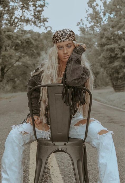 Western Photoshoot Ideas, Leah Fish, Western Photo Shoots, Cowgirl Photoshoot, Senior Photoshoot Poses, Western Grunge, Western Photoshoot, Southern Mississippi, Western Photo