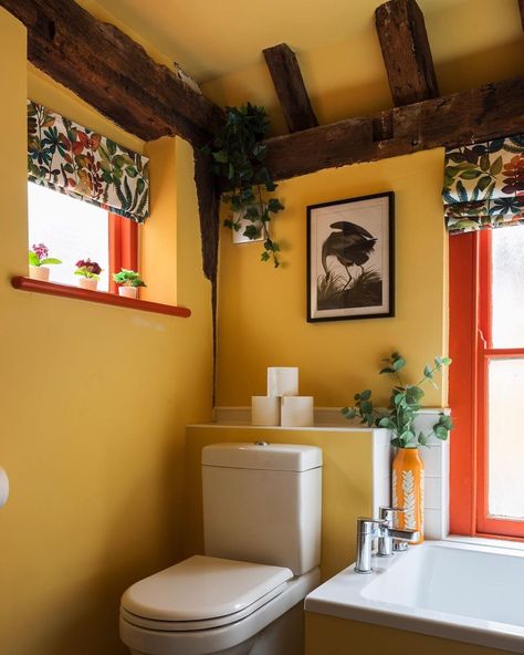 Yellow Small Bathroom, Yellow Bathroom Paint, Yellow Bathroom Ideas, Yellow Bathroom Tiles, Yellow Bathroom Walls, Small Half Bathroom, Paint Accessories, Yellow Shower Curtains, Yellow Bathroom