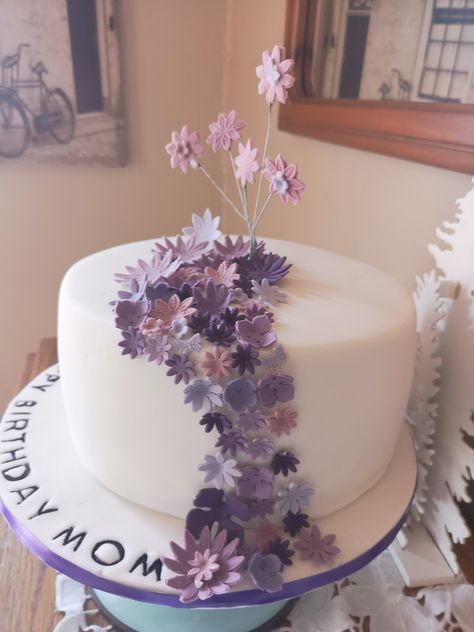 72nd Birthday Cake For Women, 80 Year Old Birthday Cake, Mum Birthday Cake, 80th Birthday Cakes, Mum Cake, Birthday Cake Video, Old Birthday Cake, 90th Birthday Cakes, Old Cake