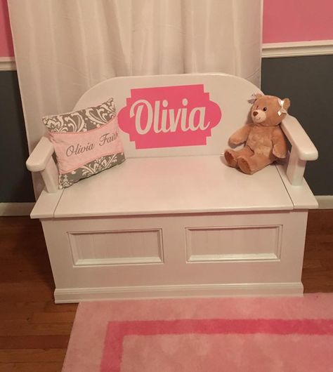 Diy Toy Box Bench, Toy Box Diy, Girls Toy Chest, Toy Chest Bench, Girls Toy Box, Toy Box Plans, Kids Toy Chest, Kids Toy Boxes, Diy Toy Storage