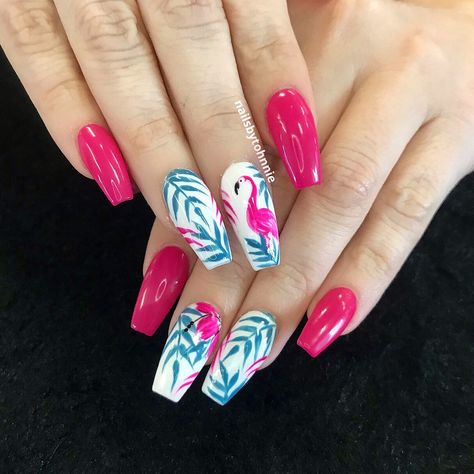 Flamingos Nails, Flamingo Nails Designs, Flamingo Pedicure, Girls Summer Nails, Flamingo Nails Tropical, Summer 2023 Nail Colors, Pink Flamingo Nails, Flamingo Manicure, Flamingo Inspired Nails