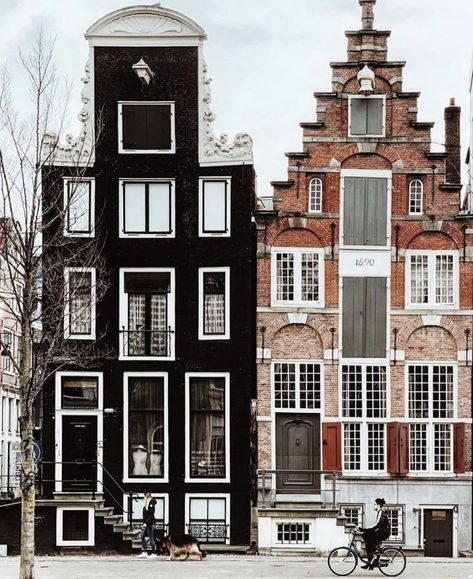 Amsterdam Houses, Tall Buildings, 강아지 그림, Pretty House, Beautiful Architecture, Beautiful Buildings, Amazing Architecture, Art And Architecture, Design Interior