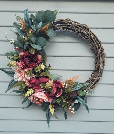 Door Reef, Springtime Wreath, Burgundy Peony, Rose Gold Christmas Decorations, Wreath Inspiration, Floral Door Wreaths, Everyday Wreaths, Peony Wreath, Rose Gold Christmas