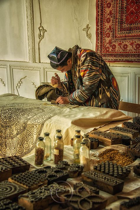 Artisans At Work, Uzbekistan Travel, Travel People, Sculpture Textile, Silk Road, World Cultures, Central Asia, Woodblock Print, Vintage Textiles