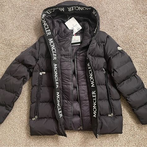 Moncler jacket. Montclair Jacket, Moncler Hoodie, Moncler Jacket Women, Moncler Jacket, Cute Simple Outfits, Simple Outfits, Jacket Outfits, Down Jacket, Puffer