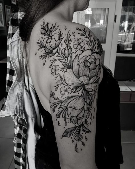 Shoulder Tattoo Flower, Floral Half Sleeve Tattoo, Flower Half Sleeve, Flower Shoulder Tattoo, Shoulder Sleeve Tattoos, Cool Half Sleeve Tattoos, M Tattoos, Inspiration Tattoos, Cat Tattoos