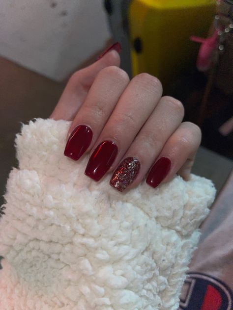 Red Nails With Pink Glitter, Dark Red Nails With Gold Glitter, Dark Red Nails With Glitter, Dark Red Glitter Nails, Red Nails With Gold Glitter, Berry Nails, Red And Gold Nails, Red Nails Glitter, Dark Red Nails