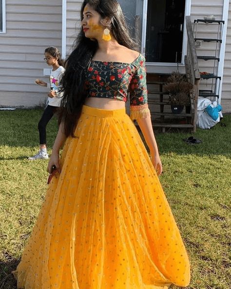 12 Simple Indian Wedding Dresses for Bride's Sister to Try In 2022 डिजाइनर कपड़े, Haldi Outfits, Skirt And Crop Top, Haldi Outfit, Function Dresses, Choli Dress, Sabyasachi Lehenga, Mehendi Outfits, Indian Outfits Lehenga