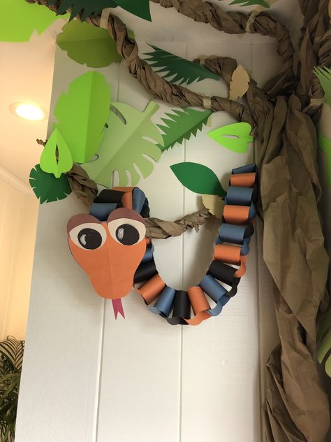 Jungle Theme Classroom Decorations, Tropisk Fest, Jungle Theme Decorations, Jungle Theme Classroom, Jungle Decorations, Jungle Thema, Jungle Decor, Deco Jungle, Jungle Theme Birthday