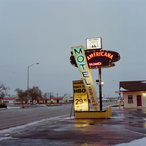 valerie chiang Southwest Aesthetic, Americana Aesthetic, Vintage Hotel, American Gods, American Gothic, Street Lights, Nice Pictures, Roadside Attractions, Vintage Americana