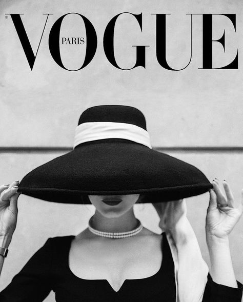 Vogue Magazine Covers Vintage, Vintage Vogue Covers, Money Wallpaper, Equestrian Aesthetic, Vogue Vintage, Fashion Poster Design, Vogue Magazine Covers, Money Pictures, Office Prints