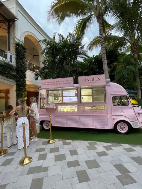 ─ *·˚𝑐𝑟𝑢𝑛𝑐ℎ𝑐𝑟𝑢𝑛𝑐ℎ𝑖𝑒𝑠 Ice Cream Truck Aesthetic, Aesthetic Food Truck, Smoothie Food Truck, Smoothie Business, Treats Business, Cupcake Truck, Coffee Food Truck, Bus Ideas, Mobile Coffee Shop