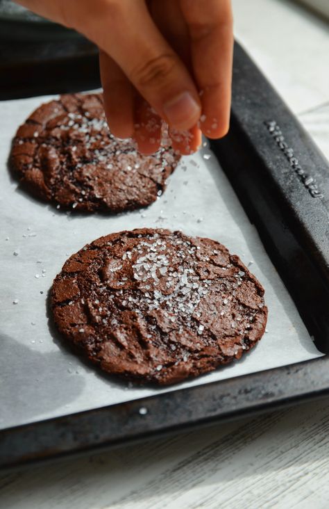 Say hello to your new favorite cookieBrowniesCookiesPerfectionThese cookies are ultra chocolateymaltyand melt-in-your-mouth deliciousSeriously thoughthese are so good Indian Bakery, Cookies Recipes Indian, Cookie Brownies, Adventure Seeker, Crinkle Top, Brownie Toppings, Chocolate Butter, Recipes Indian, Cookies Recipes