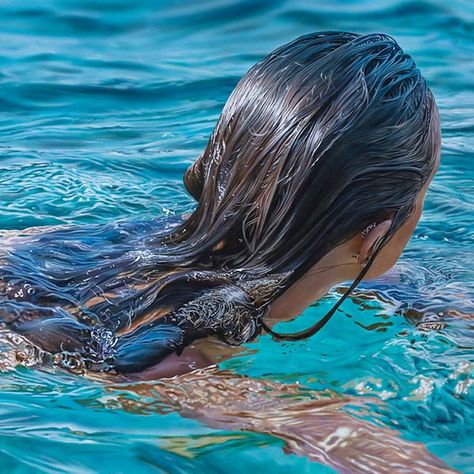 Photorealistic Water Paintings Perfectly Portray People Submerged in Swimming Pools Abstract Portrait Painting, Hyper Realistic Paintings, Impasto Painting, Realistic Paintings, Hyperrealism, Photorealism, Abstract Portrait, Water Painting, British Artist