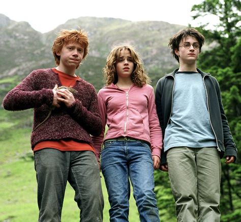 Rupert Grint, Emma Watson & Daniel Radcliffe Harry Potter Theories, Film Harry Potter, Harry Potter Ron, Buku Harry Potter, Oliver Phelps, The Prisoner, Harry Potter Images, The Prisoner Of Azkaban, Images Harry Potter