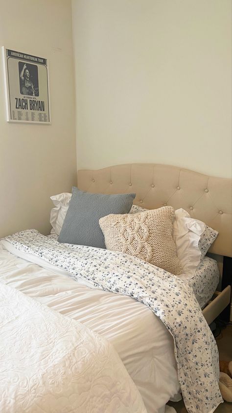 Easy Bedroom Inspirations, Light Blue Navy And White Bedroom, Costal Granddaughter Dorm Room Decor, Costal Granddaughter Dorm Room, Costal Grandma Dorm Room, Coastal Grandma Dorm Room, Coastal Cowgirl Aesthetic Apartment, Costal Cowgirl Rooms, Costal Cowgirl Dorm Room