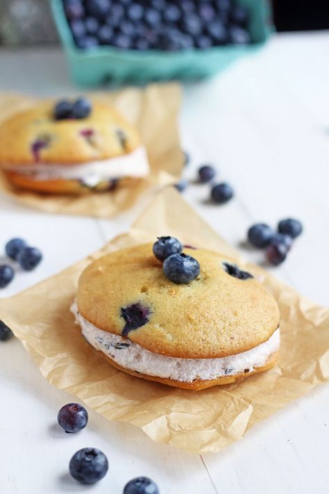 Blueberry Whoopie Pies, Whoopee Pie, Cookie Sandwich, Yogurt Bread, Mince Pie, Whoopie Pie, Whoopie Pie Recipe, Oatmeal Cake, Chocolate Oatmeal Cookies