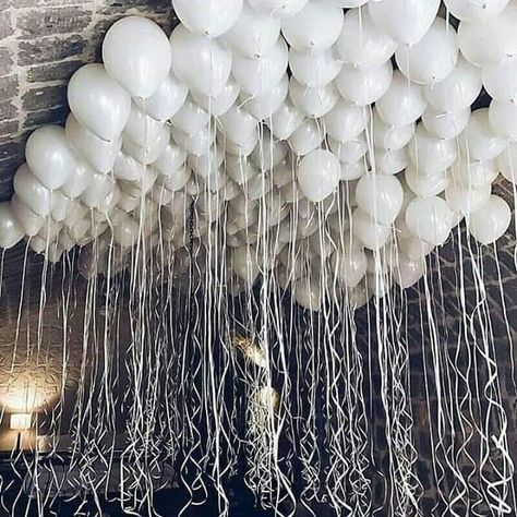 99 white balloons ○ Invitation Cards For Birthday, Balloon Ceiling, Outdoor Play Areas, Design Invitation, Birthday Gifts For Teens, White Balloons, Helium Balloons, All You Need Is Love, Balloon Decorations