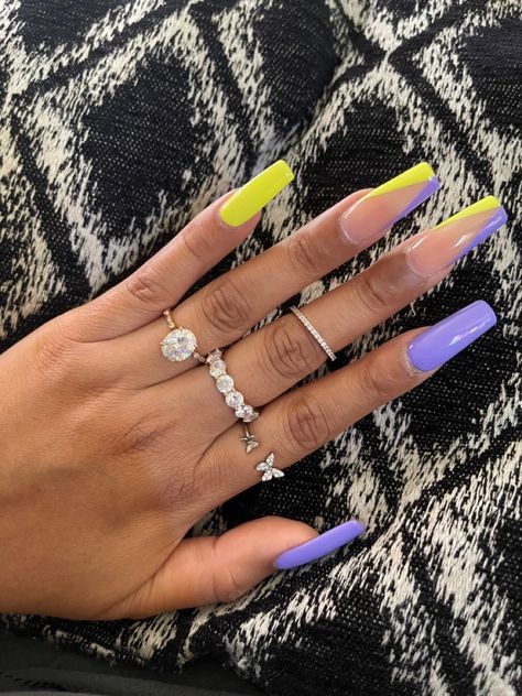 Nail Outline Design Coffin, Nail Outline, Neon Purple Nails, Lime Nails, Rounded Acrylic Nails, Lime Green Nails, Neon Yellow Nails, Coffin Nails Ombre, Bright Nail Designs