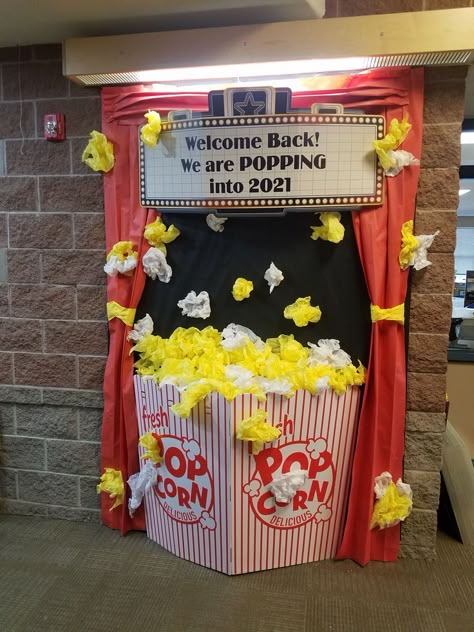 Popcorn Theme Classroom, Popcorn Bulletin Board, Movie Theater Theme, Popcorn Decorations, Popcorn Theme, Bollywood Theme Party, Theatre Decorations, Deco Cinema, Popcorn Stand