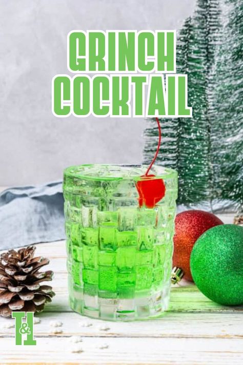 Get into the holiday spirit with a fun and festive Grinch Cocktail! This vibrant drink is perfect for your Christmas drinks and holiday cocktails, adding a splash of color and flavor to your celebrations. Ideal for drinks for a crowd, it’s a playful sip your guests will love! Red And Green Cocktails, Grinch Holiday Drink, Christmas Jungle Juice Recipe, Grinch Drinks For Adults, Grinch Shots Christmas Drinks, Grinch Punch Alcohol, Grinch Drink For Adults, Christmas Jungle Juice, Grinch Alcoholic Drink