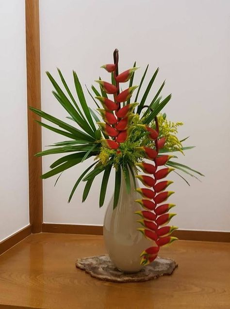 Hawaiian Flower Arrangements, Summer Flower Arrangements, Tropical Floral Arrangements, Tropical Flower Arrangements, Ginger Flower, Altar Flowers, Unique Flower Arrangements, Ikebana Flower Arrangement, Creative Flower Arrangements