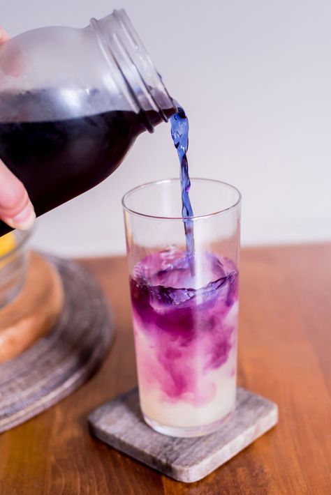 Butterfly Pea Lemonade Recipe, Butterfly Tea Lemonade, Butterfly Lemonade, Butterfly Pea Tea Lemonade, Butterfly Pea Flower Lemonade, Butterfly Pea Lemonade, Pea Flower Lemonade, Pea Flower Recipes, Flower Lemonade