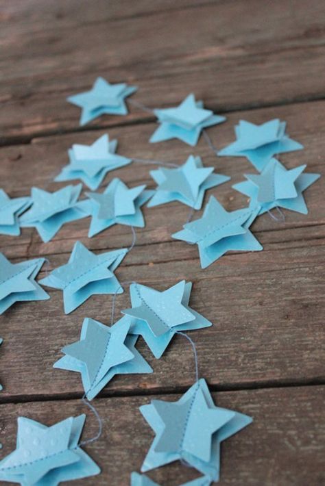 Star Decorations Aesthetic, Christmas Star Garland, Blue Christmas Party, Blue Gift Wrapping, Star Themed Classroom, Star Party Decorations, Christmas Desk Decorations, Stars Mobile, Mantel Garland