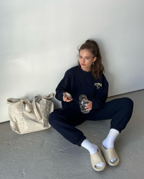 office attire @adanola | Instagram Minimal Street Style, Office Attire, Socks And Sandals, Cozy Outfit, Sporty Chic, Role Models, Everyday Fashion, Active Wear, Fashion Inspo