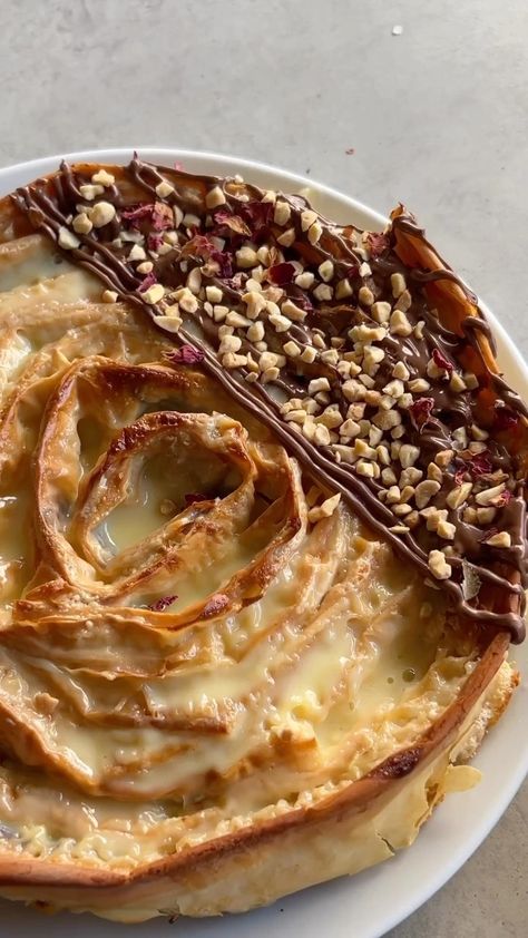 Walla Abu-Eid on Instagram: “Nutella crinkle cake! 🍫 You voted for me to post dessert first, so here it is! I cannot even begin to describe the taste! It’s just…” Phyllo Crinkle Dessert, Crinkle Cake, Crinkle Cake Phyllo, Thickened Cream, Filo Pastry Dessert, Edible Rose Petals, Edible Roses, Nutella Cake, Nutella Spread