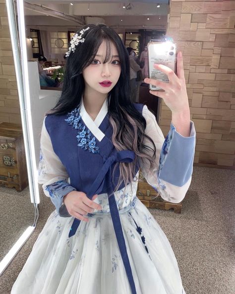 Korean Hanbok Aesthetic, Korean Traditional Fashion, Kpop Hanbok, Korean Traditional Outfit, Korean Kimono, Hanbok Outfit, Hanbok Aesthetic, Hanbok Wedding Dress, Korean Traditional Dress Hanbok