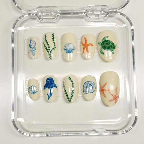 Spectacular gimme 14 of them rn 🌊🐚🦈⭐️🐢 I LOVE OCEAN FREESTYLE NAILS!! ! ! !! ! Coral Reef Nail Art, Ocean Aesthetic Nails, Sea Creature Nails, Pirate Nails, Fish Nail Art, Sea Nail Art, Ocean Nail Art, Fish Nails, Freestyle Nails