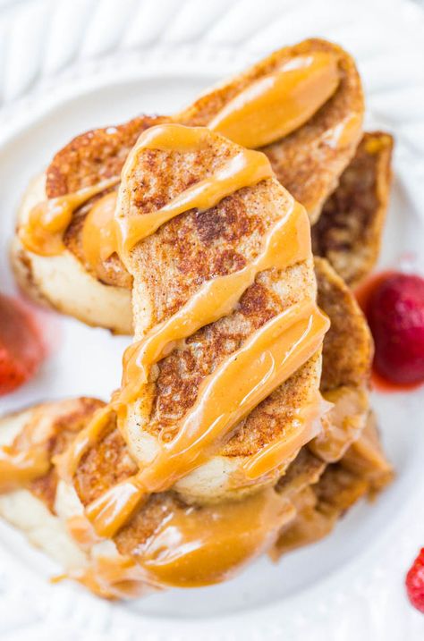 French Toast with Peanut Butter Maple Syrup - My favorite recipe for classic French toast & the peanut butter maple syrup is to die for! You'll never settle for plain maple syrup again! Bagel French Toast, Cinnamon Sugar French Toast, Toast With Peanut Butter, Peanut Butter Maple Syrup, Classic French Toast, French Toast Muffins, Honey Roasted Peanuts, Baked French Toast, Best French Toast