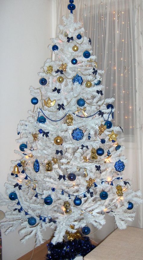 Tropical Christmas Decorations, White Xmas Tree, White Christmas Tree Decorations, Beach Christmas Decorations, Tree Inspiration, Pretty Christmas Decorations, Tree Beautiful, Christmas Tree Decor Ideas, Tree Decor Ideas