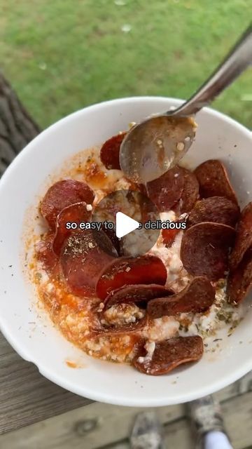 Claire Edwards on Instagram: "How to make a cottage cheese pizza bowl- screenshot recipe at the end #easyprotein #highprotein #cottagecheese #pizzabowl #viralrecipes" Cottage Cheese Hacks, Cottage Cheese Lunch Bowl, Keto Cottage Cheese Recipes, Cottage Cheese Pizza Bowl, Cottage Cheese Bowls, Cottage Cheese Pizza, Cottage Cheese Bowl, Whipped Cottage Cheese, Cottage Cheese Breakfast Bowl