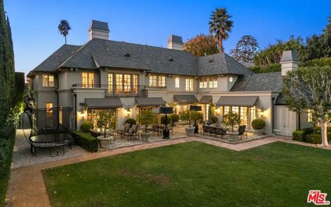 House Los Angeles In Los Angeles, California, United States For Sale (14160928) California Houses, Los Angeles House, Mansion Aesthetic, La House, Modern Family House, Sunset Valley, Pasadena California, Beautiful Houses, Mansion Interior