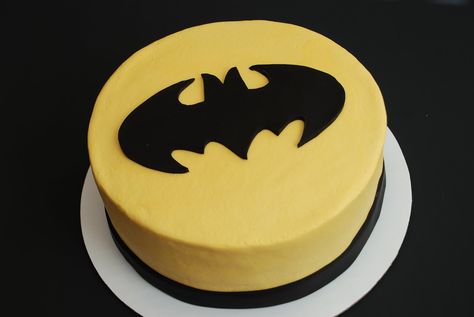 Bolo Panda, Cake Machine, Novelty Birthday Cakes, Batman Cake, Batman Birthday Party, Batman Party, Superhero Cake, Batman Birthday, Cake Delivery