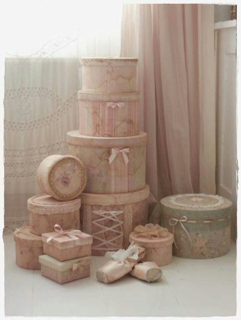 Boxes Vintage Hat Boxes, Shabby Chic Curtains, Shabby Chic Living, Shabby Chic Living Room, Shabby Chic Interiors, Shabby Chic Bedroom, Decor Shabby Chic, Shabby Chic Bedrooms, Shabby Chic Diy