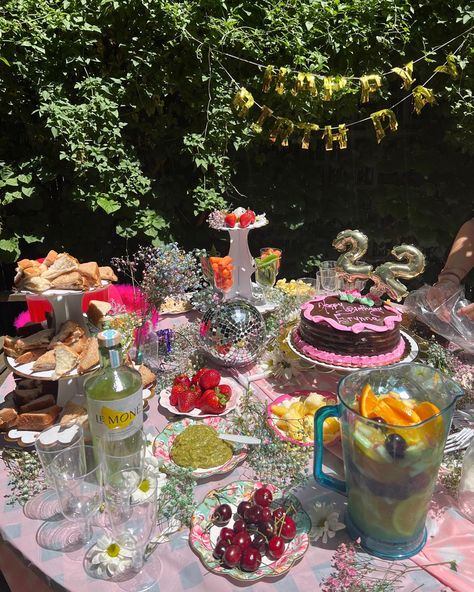 Birthday, picnic, 22, friends, disco, cake, Picnic Food Birthday, Aesthetic Themed Birthday Party, Friend Tea Party, Picnic Birthday Party Food Ideas, Fairycore Birthday Party Aesthetic, 21st Summer Birthday Ideas, 21 Birthday Picnic, Friends Garden Party, Garden Party Disco