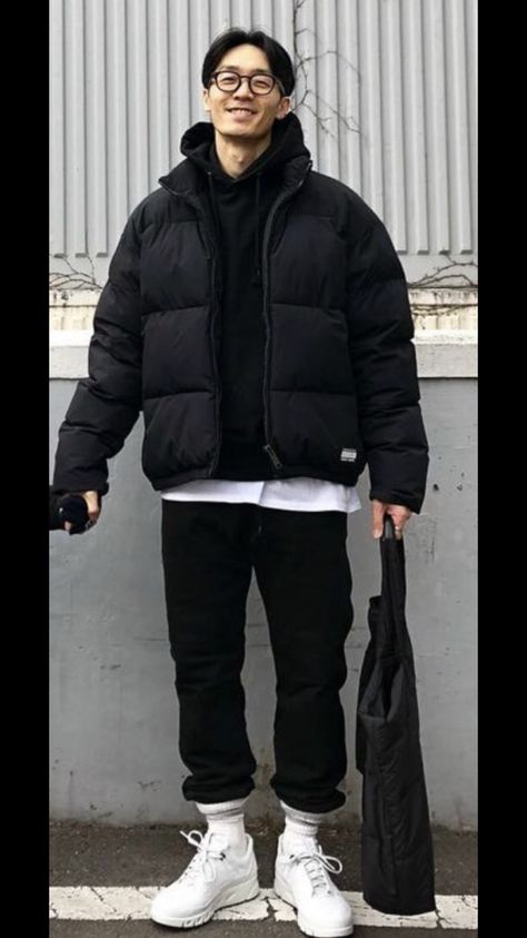 Man Winter Outfit, Snow Outfit Men, Japan Outfit Winter, Puffer Jacket Outfit Men, Winter Outfits Men Streetwear, Mens Street Style Winter, Winter Jacket Outfits, Japan Outfits, Outfits Men Streetwear