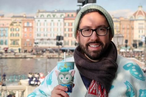 How to Stay Warm in the Winter at Tokyo Disney Tokyo Disneyland Outfit, Tokyo Winter Outfit, Disney Outfits Winter, Japan Disneyland, What To Wear For Winter, Disneyland Outfit Winter, Tokyo Winter, How To Stay Warm, Japan Bucket List